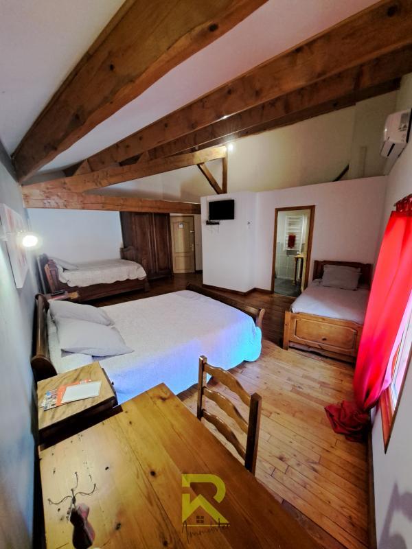 Maison - 380 m² - 14 pièces