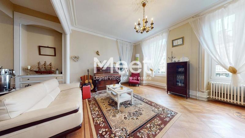 Propriété - 425 m² - 9 pièces