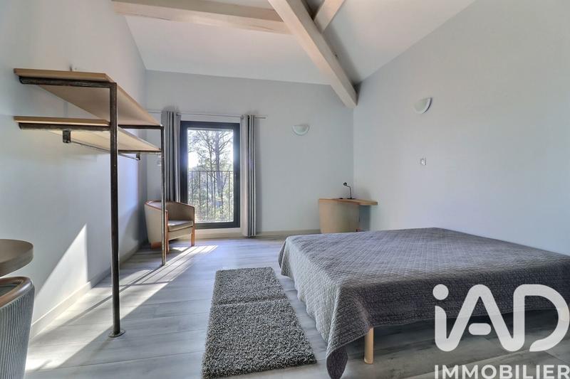 Maison - 305 m² - 10 pièces