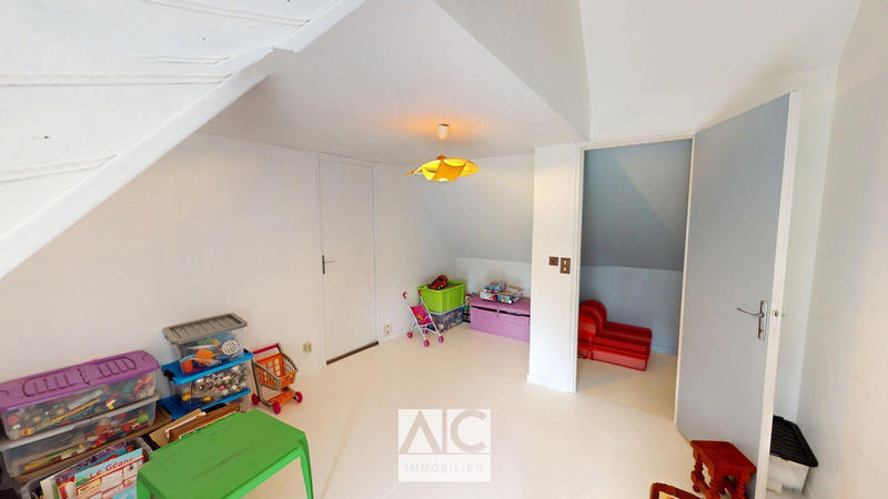 Maison - 190 m² - 8 pièces