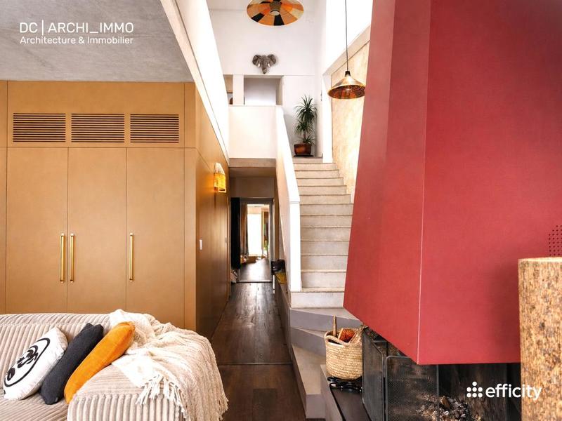 Maison - 223 m² - 7 pièces