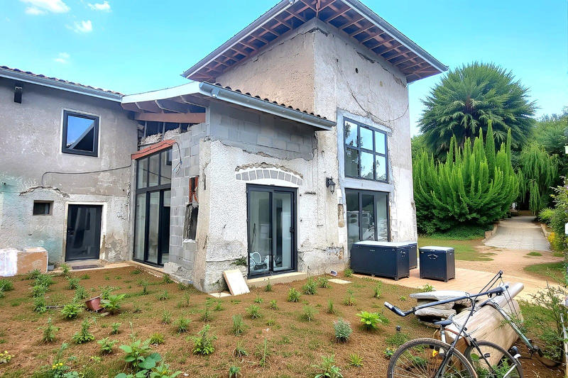 Maison - 234 m² - 6 pièces