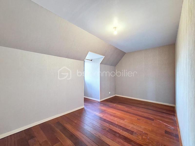 Maison traditionnelle - 195 m² - 9 pièces