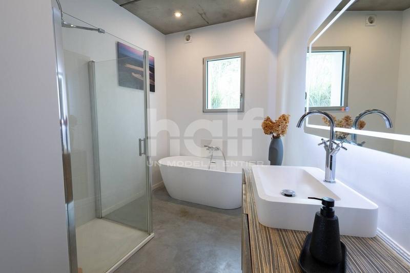 Villa - 221 m² - 6 pièces