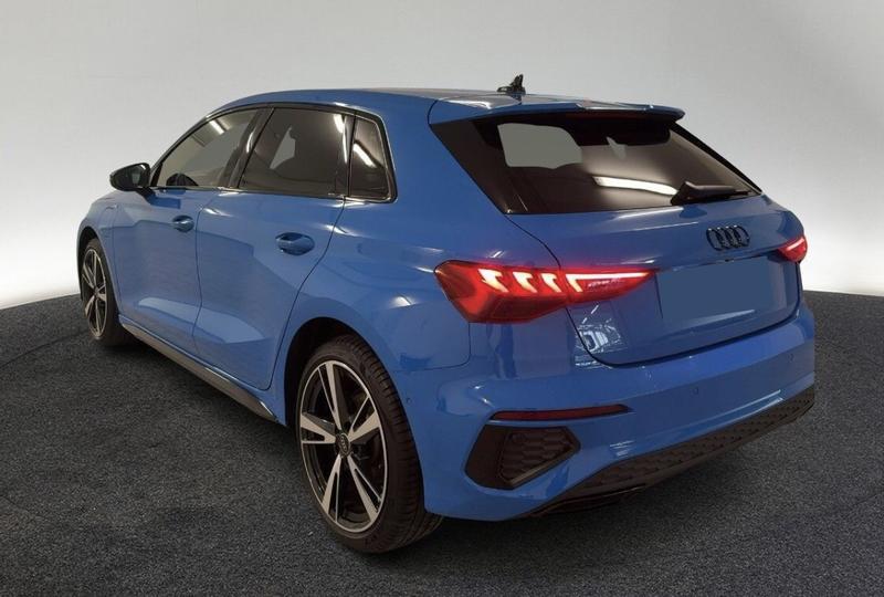 Audi A3 sportback 40 TFSIe 204 s-Line Hybride Rechargeable / Matrix Led B&amp;O Jantes 18" Sieges et Coffre Elec Alcantara