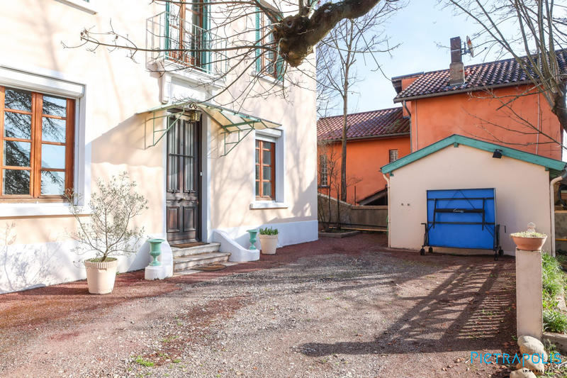 Maison - 250 m² - 8 pièces