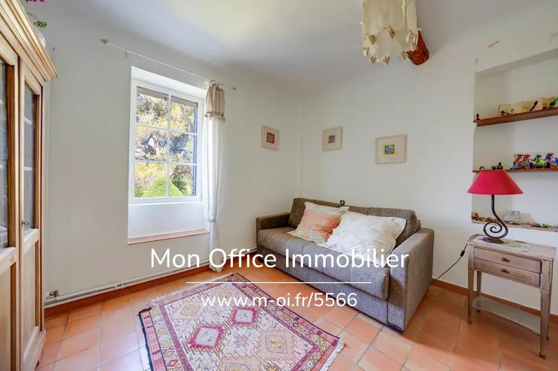 Maison - 270 m² - 6 pièces