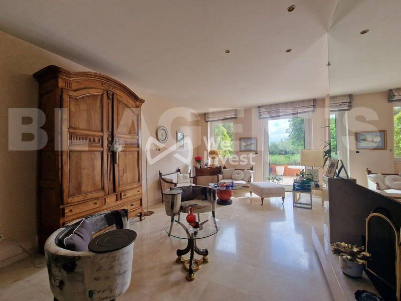 Maison - 380 m² - 9 pièces