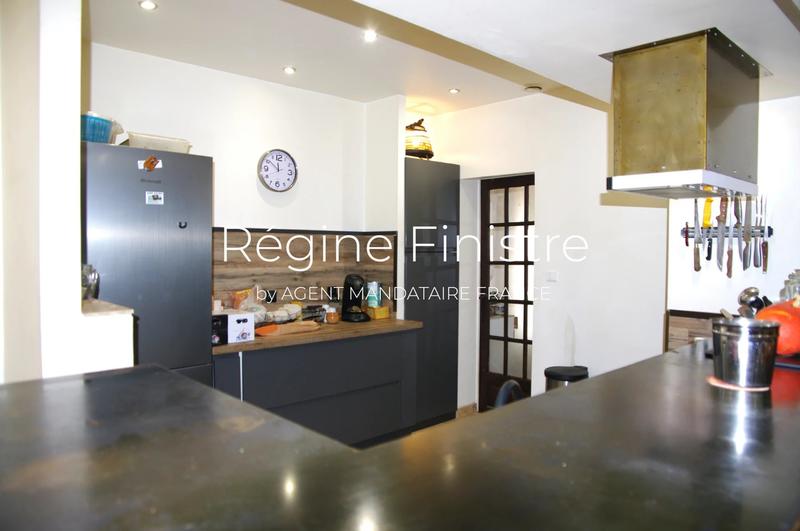 Maison - 205 m² - 7 pièces