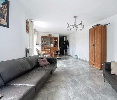 Appartement - 90 m² - 5 pièces