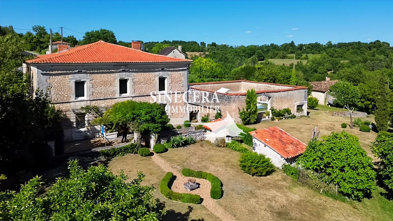 Maison - 260 m² - 9 pièces