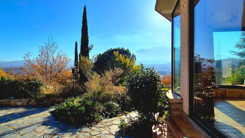 Maison - 254 m² - 6 pièces