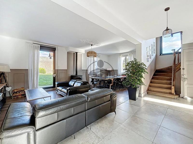 Maison - 277 m² - 8 pièces