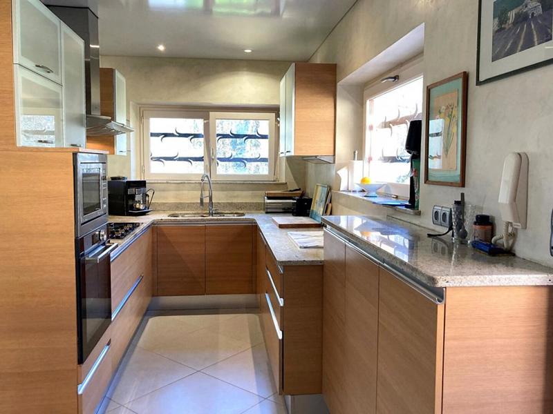 Maison - 250 m² - 7 pièces