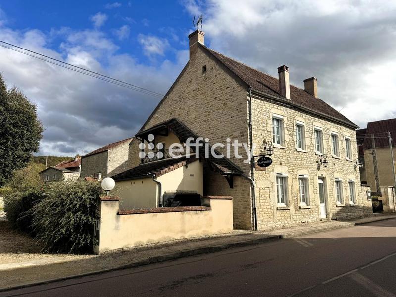 Maison - 355 m² - 13 pièces