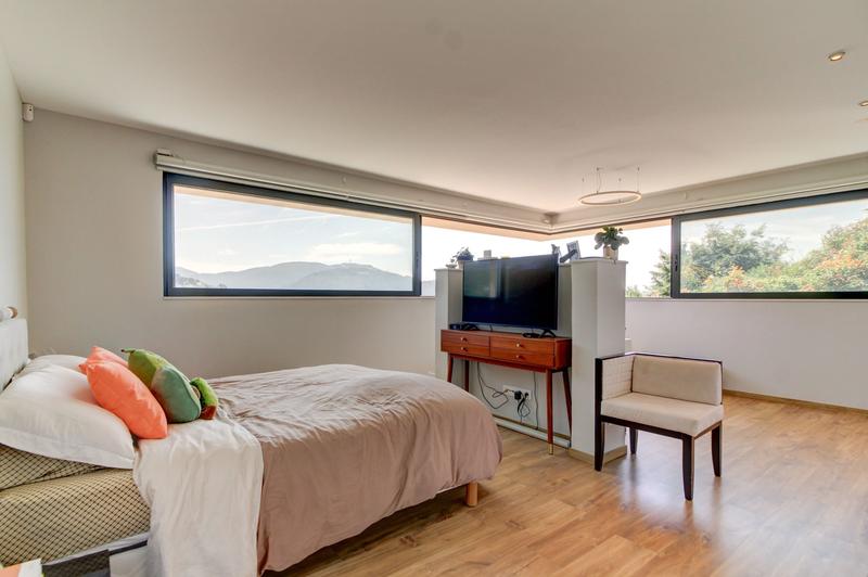 Maison - 180 m² - 5 pièces