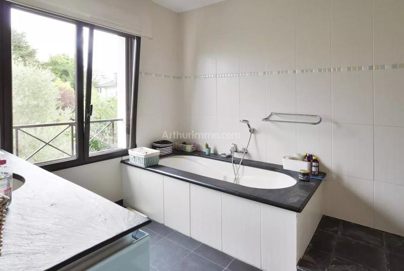 Maison - 210 m² - 7 pièces