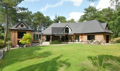 Maison - 370 m² - 16 pièces