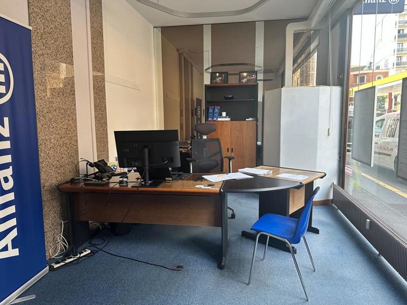 Local commercial - 4 pièces