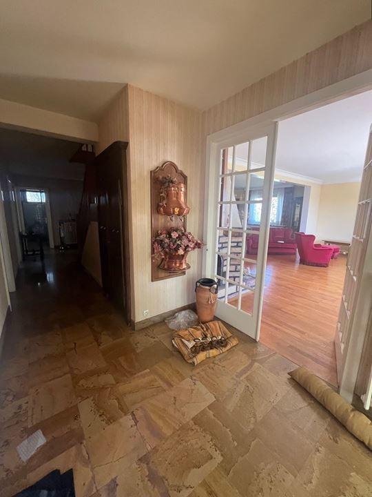 Maison traditionnelle - 231 m² - 9 pièces