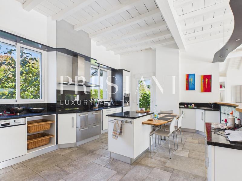 Maison - 294 m² - 9 pièces