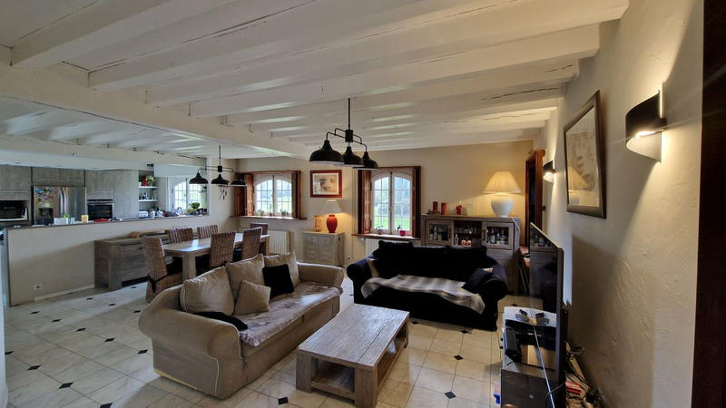 Maison - 214 m² - 8 pièces