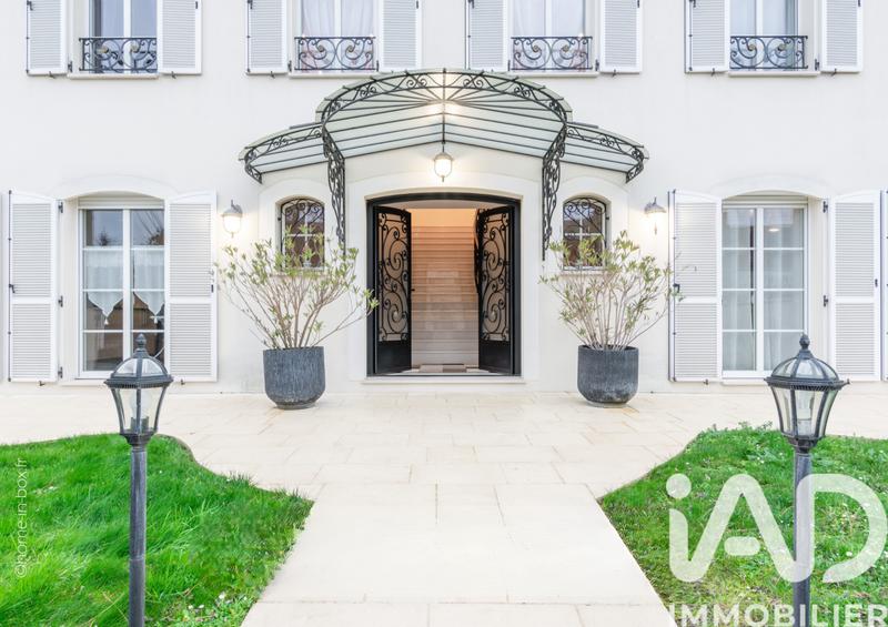 Maison - 740 m² - 15 pièces