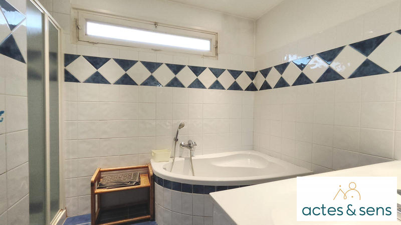 Maison - 215 m² - 10 pièces