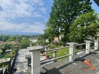 Maison - 334 m² - 9 pièces