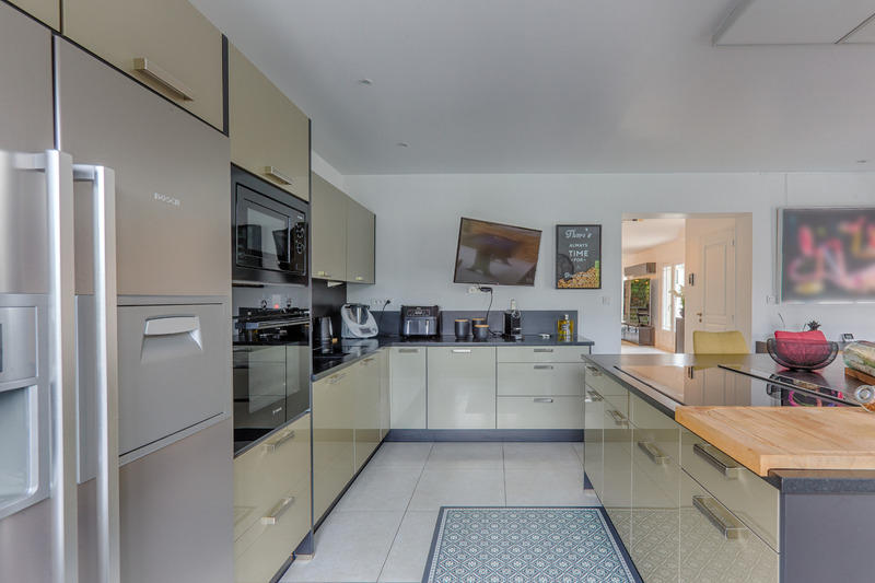 Maison - 240 m² - 7 pièces