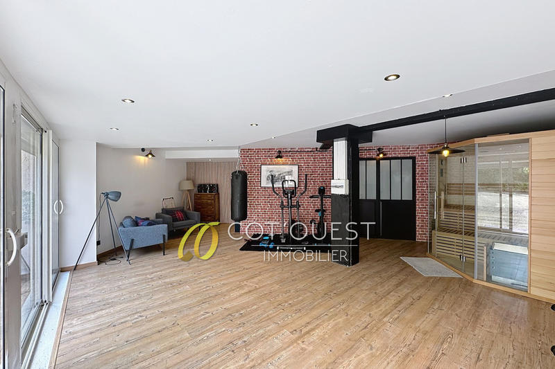 Maison - 226 m² - 6 pièces