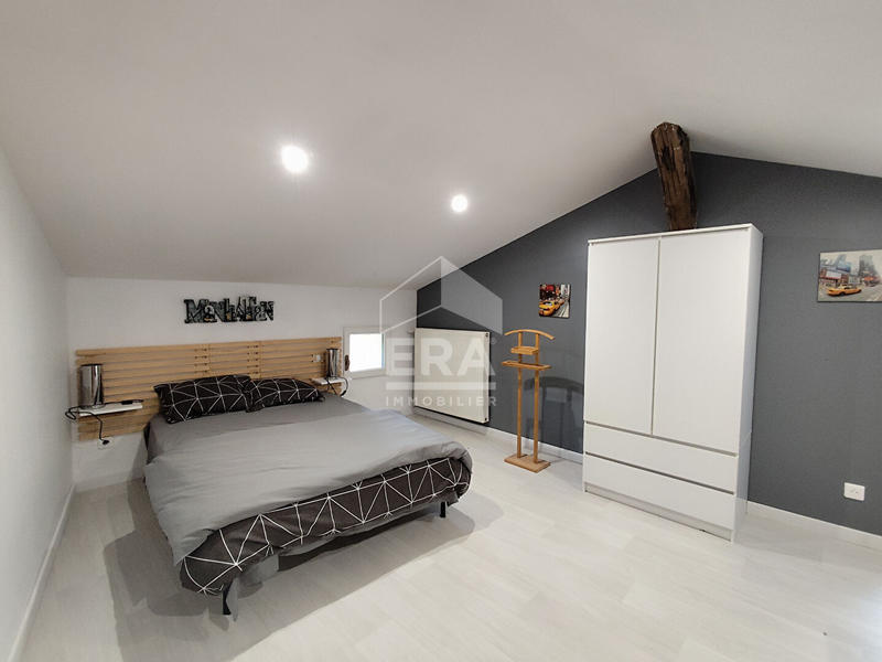 Maison - 221 m² - 8 pièces