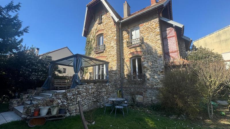 Maison - 203 m² - 6 pièces