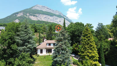 Maison - 182 m² - 9 pièces