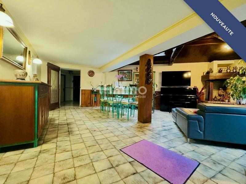 Maison - 198 m² - 7 pièces