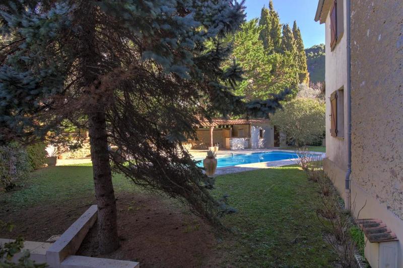 Maison - 185 m² - 7 pièces