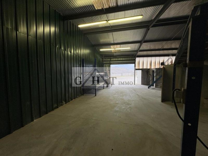 Entrepôt - 284 m²
