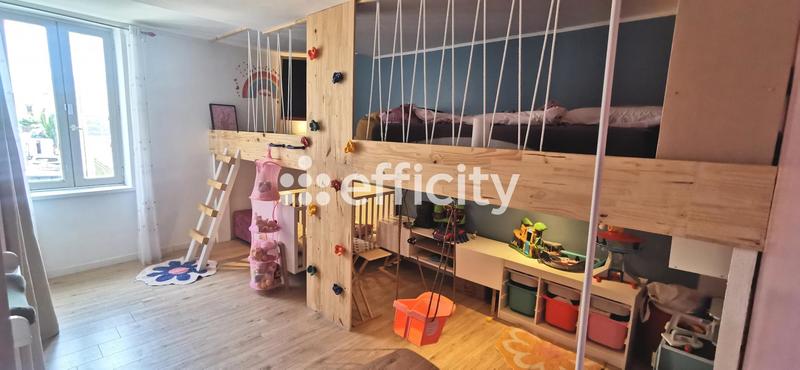 Maison - 250 m² - 6 pièces