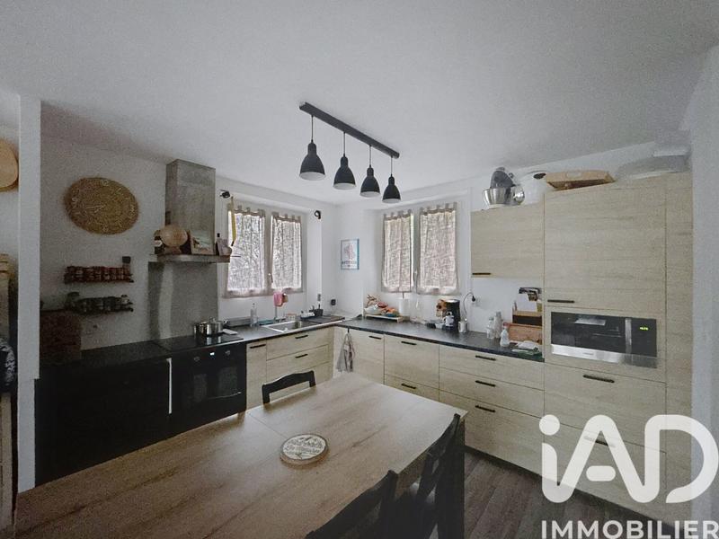 Maison - 90 m² - 5 pièces