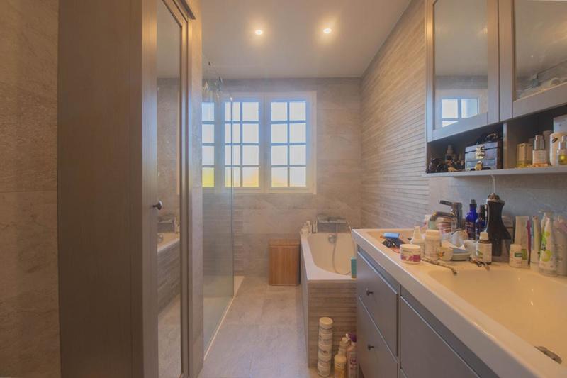 Maison - 180 m² - 7 pièces