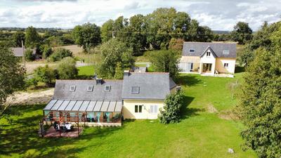 Maison - 230 m² - 7 pièces