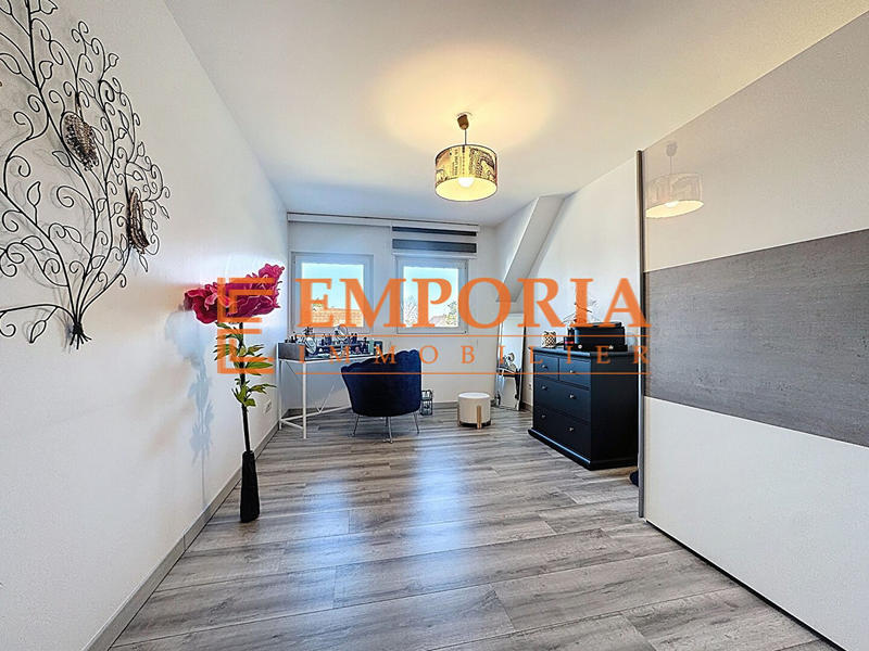 Maison - 280 m² - 8 pièces