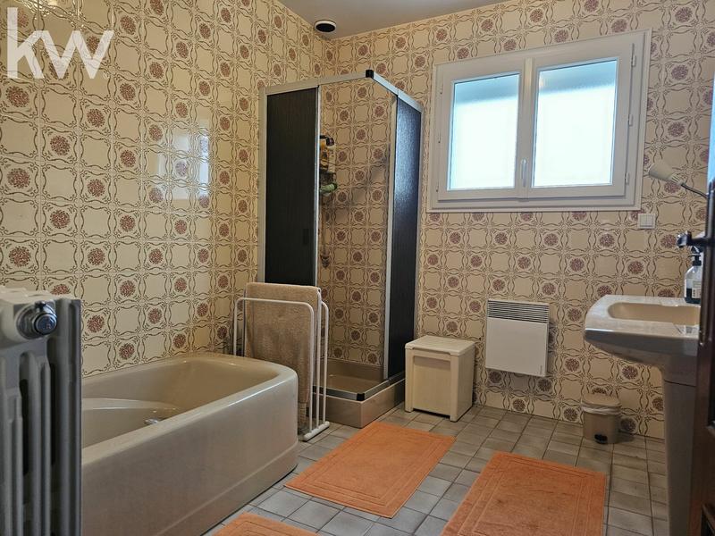 Maison - 220 m² - 7 pièces