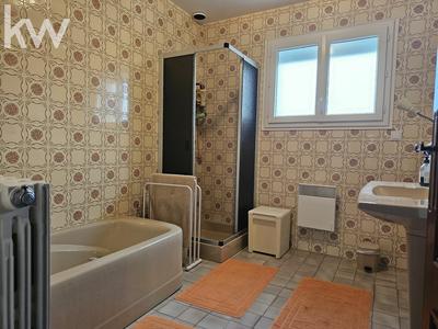 Maison - 220 m² - 7 pièces