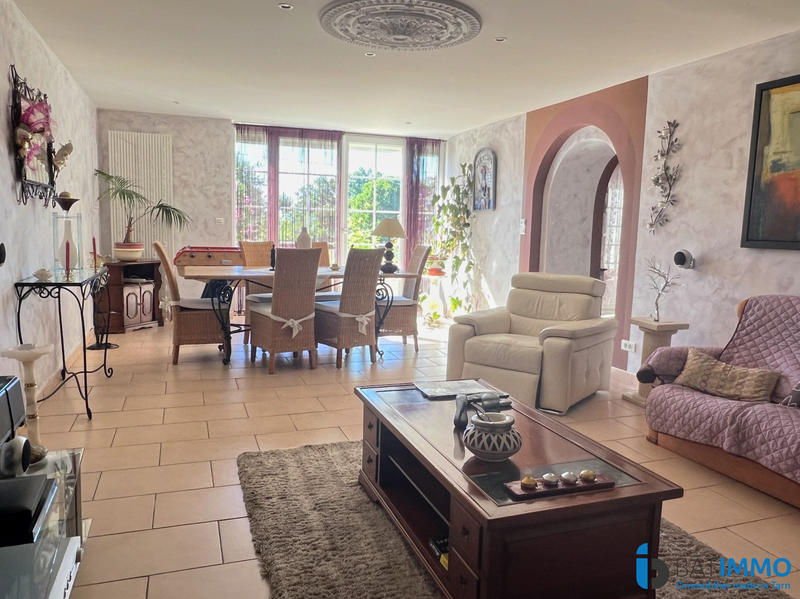 Maison - 248 m² - 7 pièces