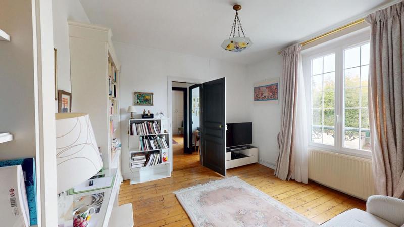 Maison - 229 m² - 7 pièces