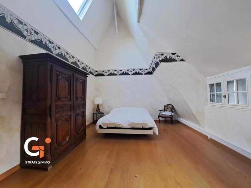 Maison - 361 m² - 10 pièces