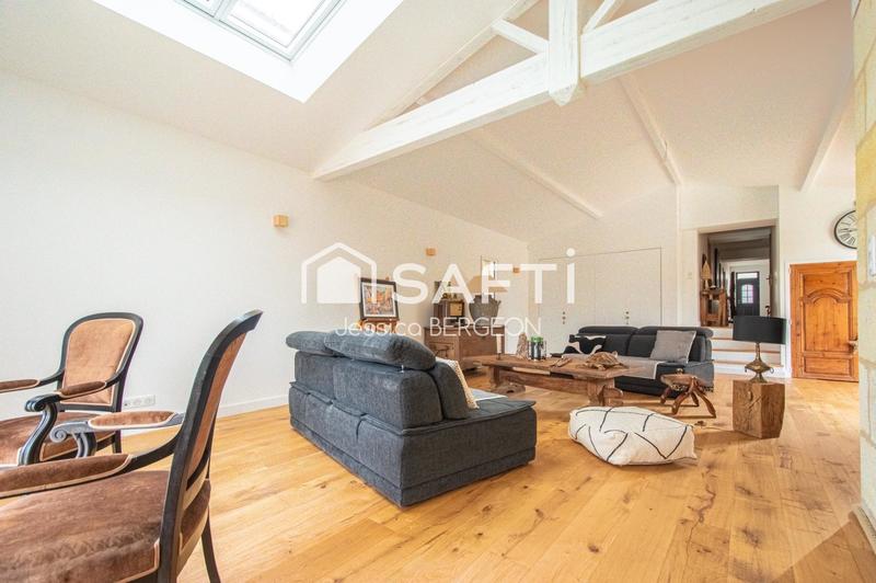 Maison - 222 m² - 7 pièces