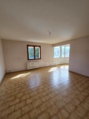 Appartement - 81 m² - 3 pièces