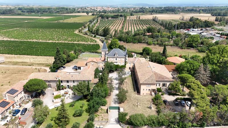 Maison - 3 706 m² - 13 pièces